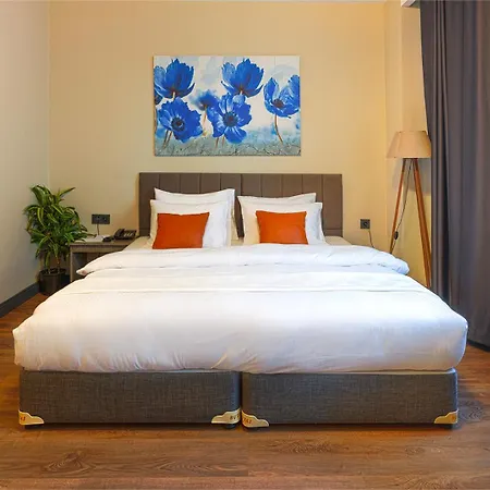 Grandroyal Hotel *